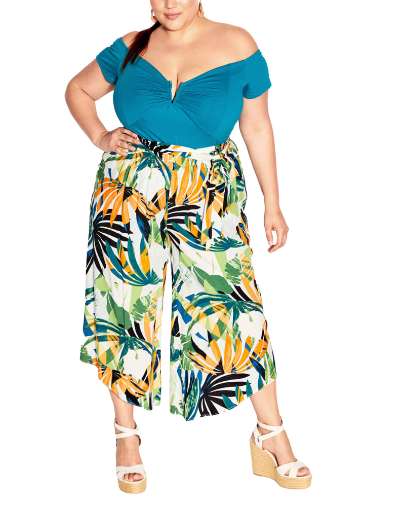 Front of a model wearing a size XXL PANT HOLLY PRT in SUMMER ESCAPE by City Chic. | dia_product_style_image_id:352841